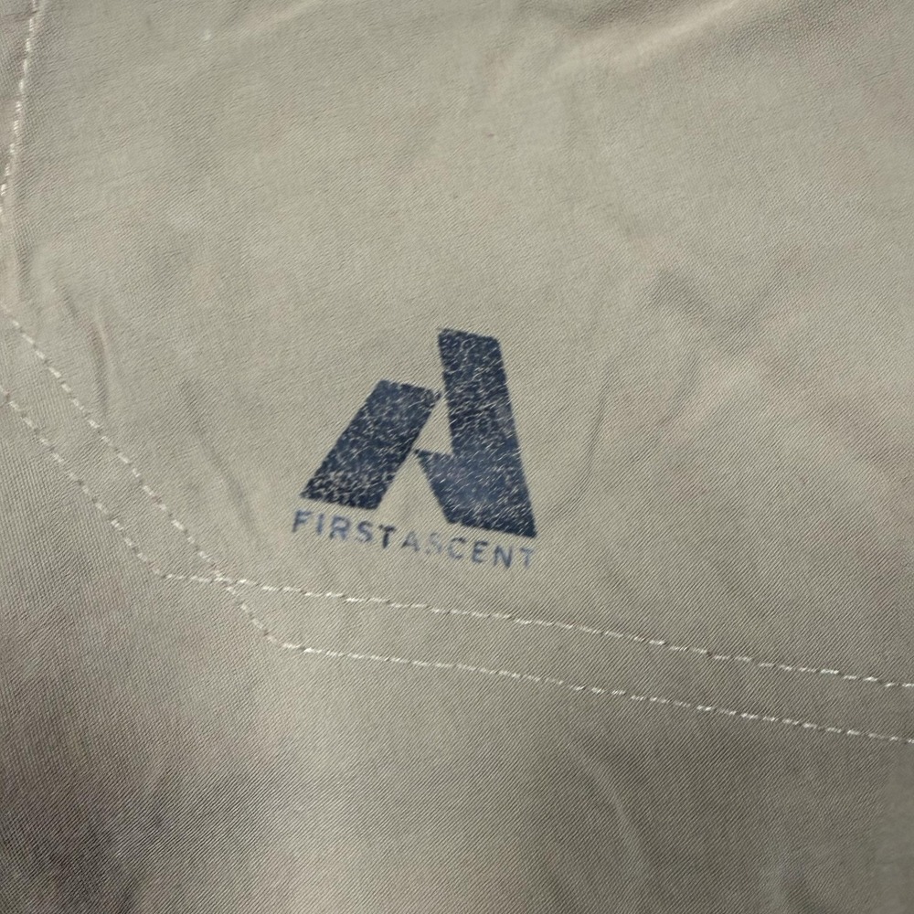 Eddie Bauer First Ascent Shorts Mens 30 Beige Nylon Stretch Hiking Zip Pockets - Picture 2 of 12